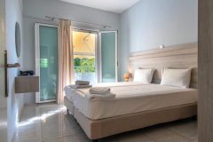 Elia-beach-Vrahos-Aries-8-870x555